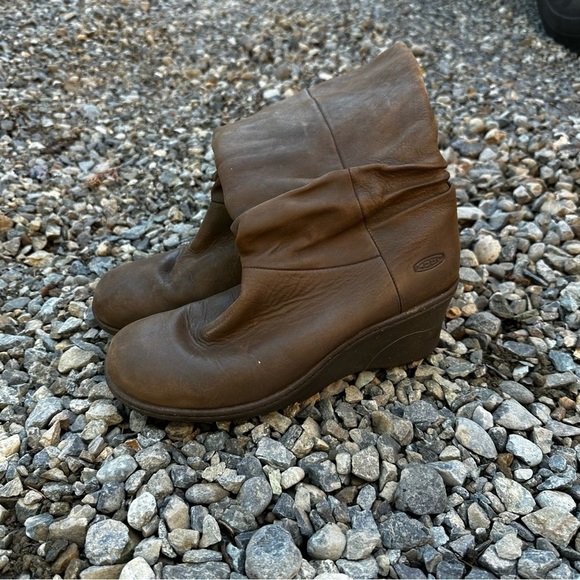 KEEN Akita Mid Calf Boots Wedge Heel Taupe Brown Soft Leather Size 8 Women’s - Picture 3 of 10